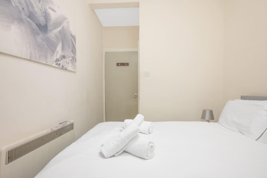 Two Bedroom Apartment-Central Edinburgh-Old Town-Licensed Экстерьер фото
