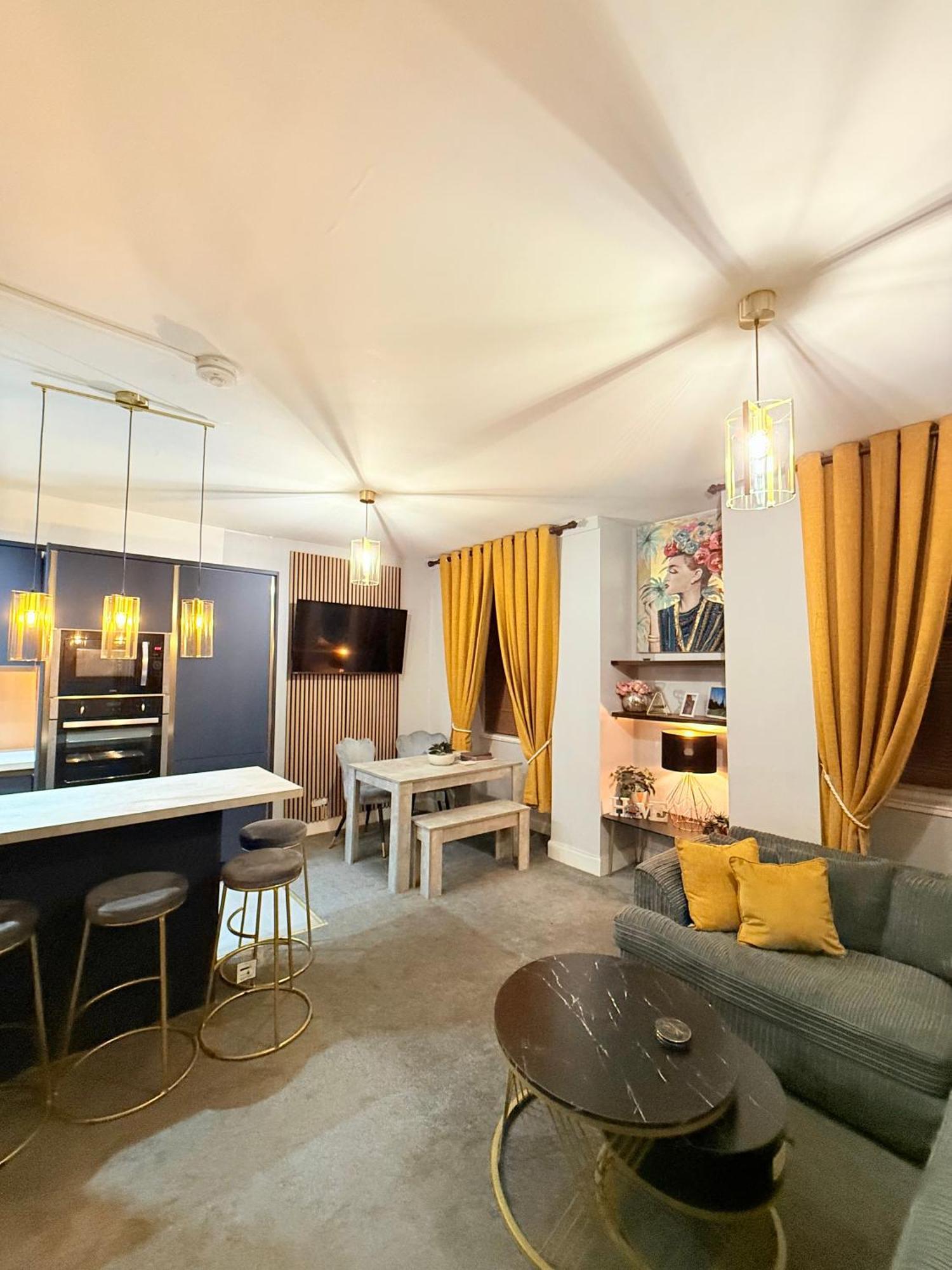 Two Bedroom Apartment-Central Edinburgh-Old Town-Licensed Экстерьер фото